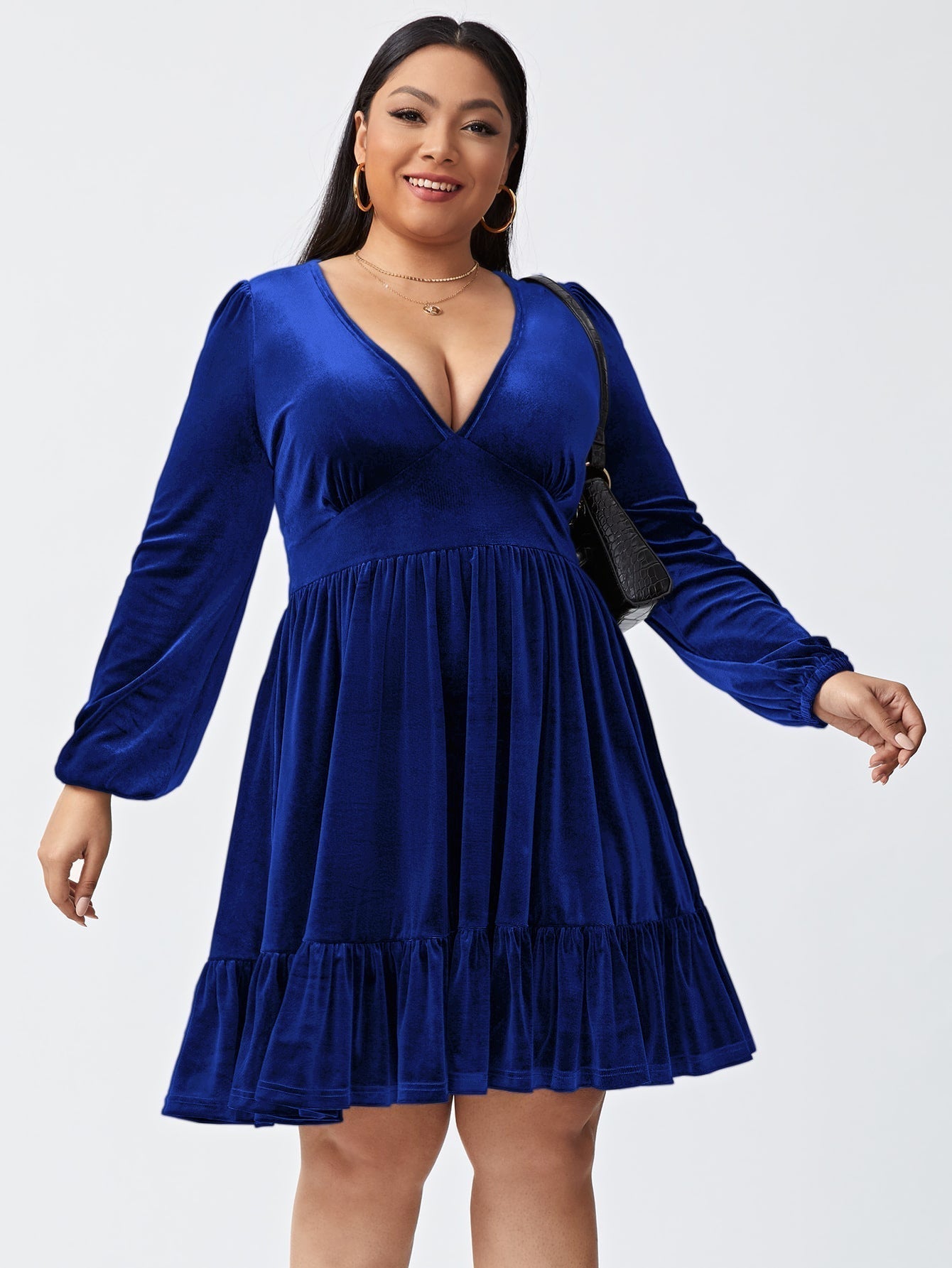 Sexy Samtkleid mit langen Ärmeln von BerlinGlamour
