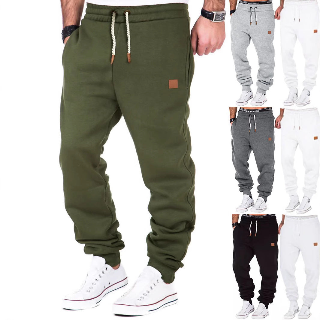 Herren bequeme Freizeit-Jogginghose mit elastischem Bund und praktischen Taschen BerlinGlamour. 
Her ist ein Stil, der die Herren bequemt, elastisch und praktisch macht - BerlinGlamour