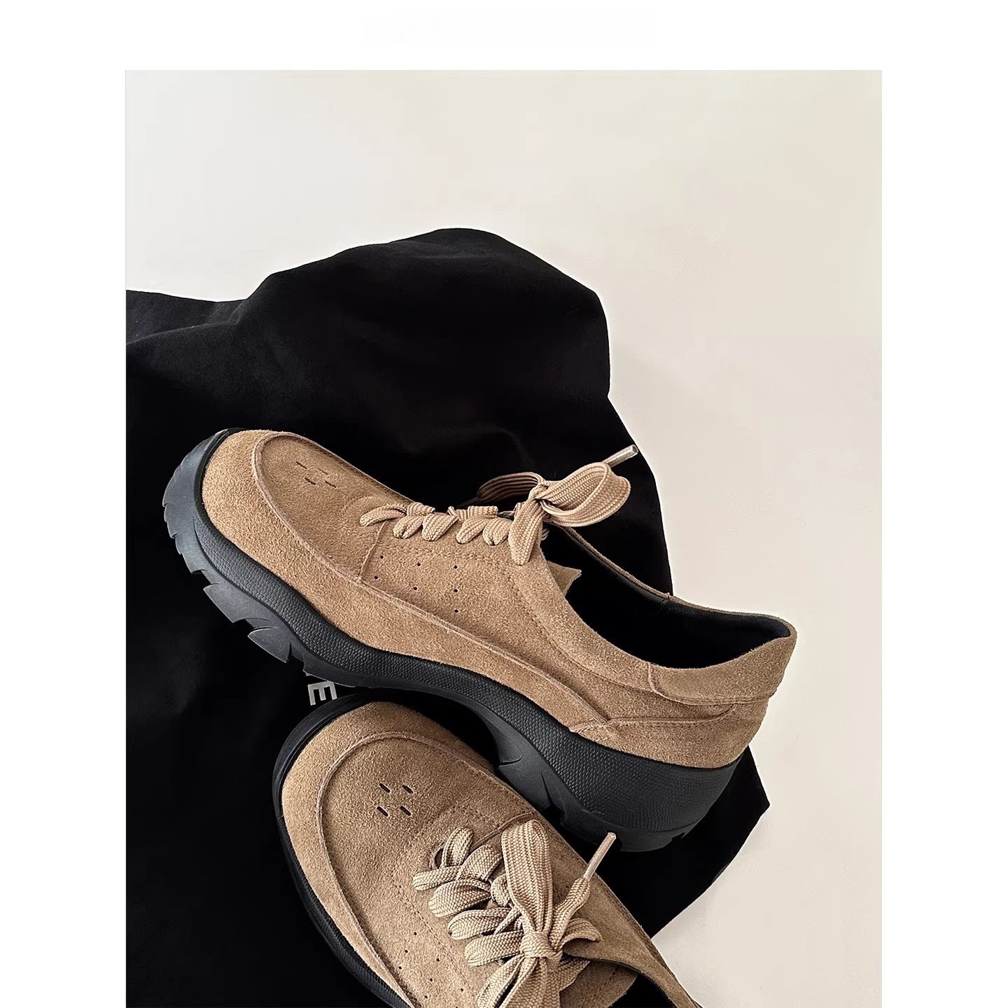 Damen Sneaker Bequem Gepolstert Schnürschuhe Modern - BerlinGlamour