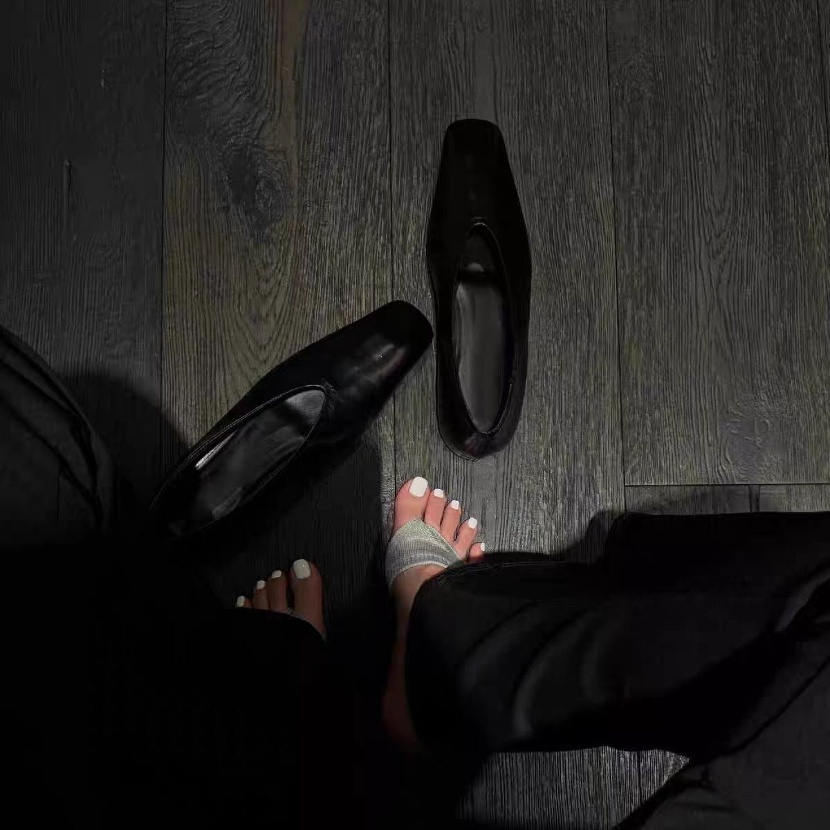 Damen Slipper Elegante mit Riemenverschluss und Weichem Innenfutter - BerlinGlamour