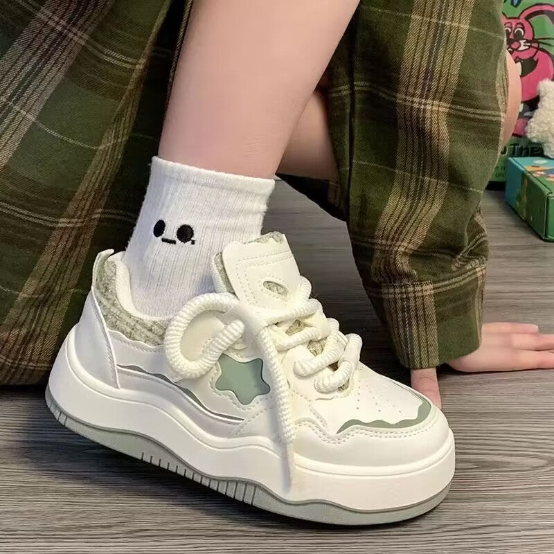 Damen Sneaker Plattform Schuhe mit Sternen Moderne Mode - BerlinGlamour