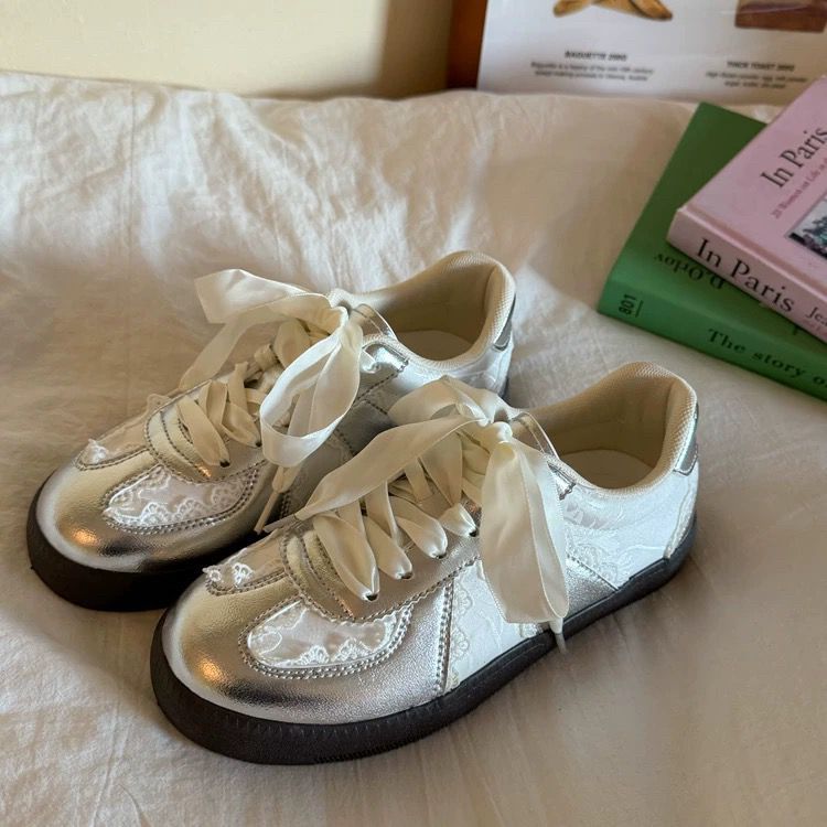 Damen Sneaker Elegante Satin Schuhe mit Schleife - BerlinGlamour