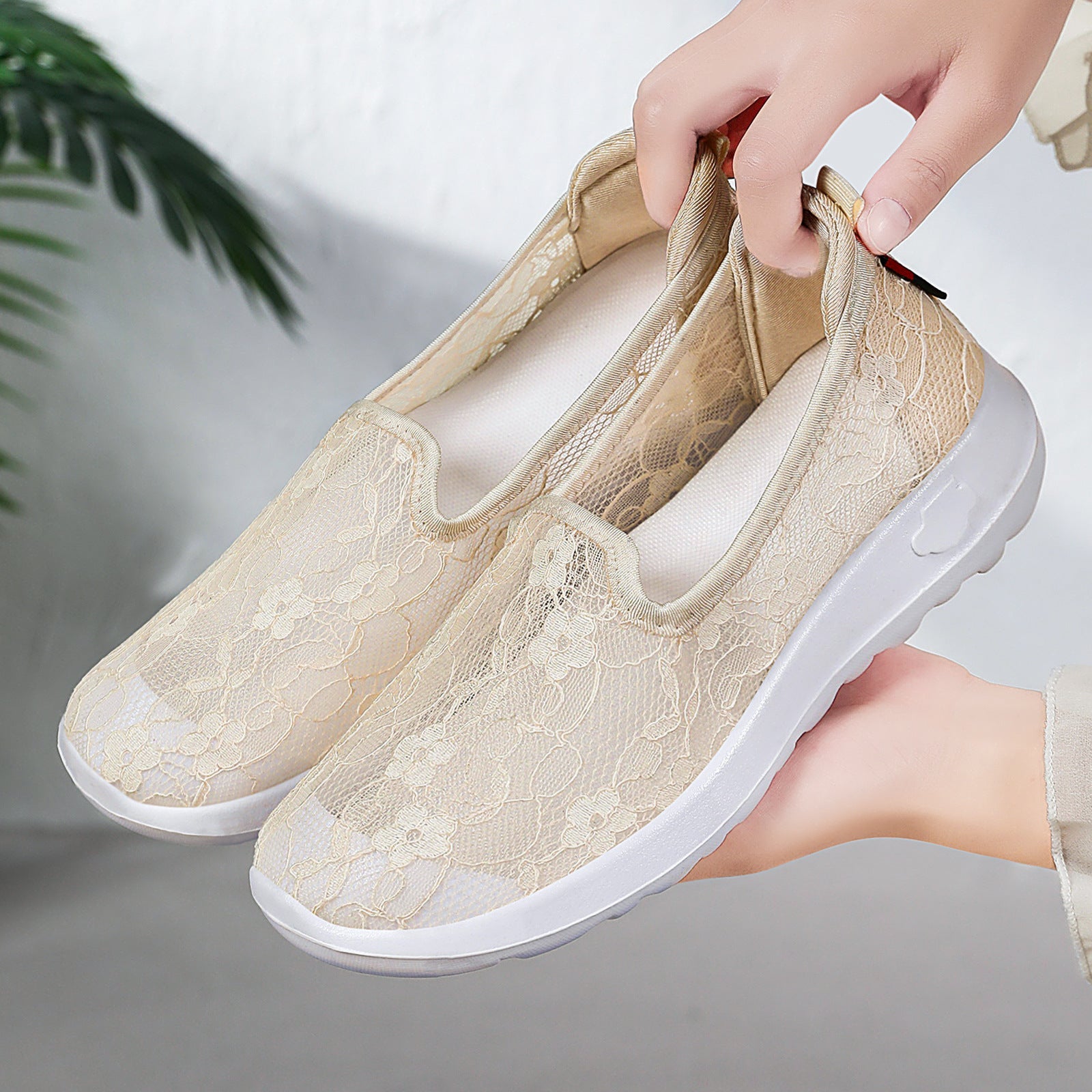Damen Slip-On Schuhe Blumen Spitze Freizeit - BerlinGlamour