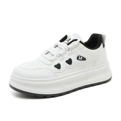 Damen Sneaker mit Herz-Applikationen und Weicher Laufsohle - BerlinGlamour