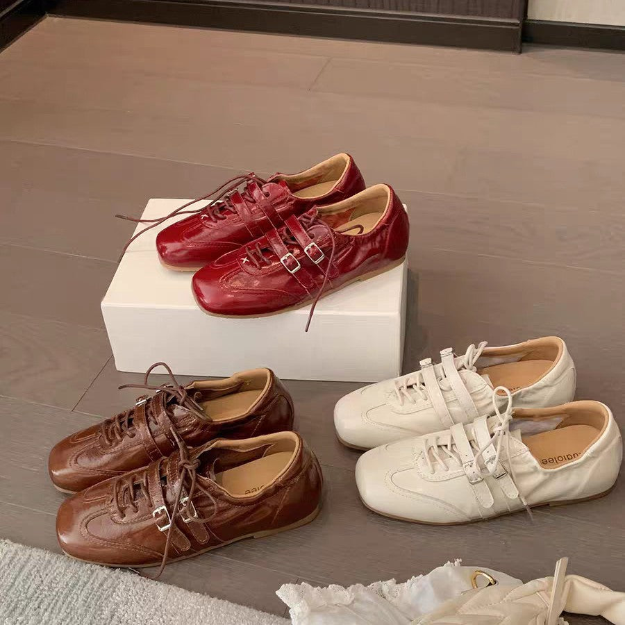 Damen Sneaker Modisch Weich mit Dekorriemen - BerlinGlamour