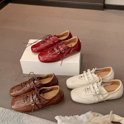 Damen Sneaker Modisch Weich mit Dekorriemen - BerlinGlamour
