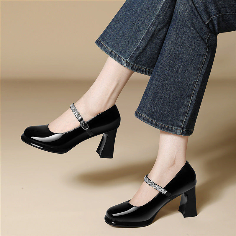 Damen Pumps mit Riemchen und Schmucksteinen Elegant - BerlinGlamour