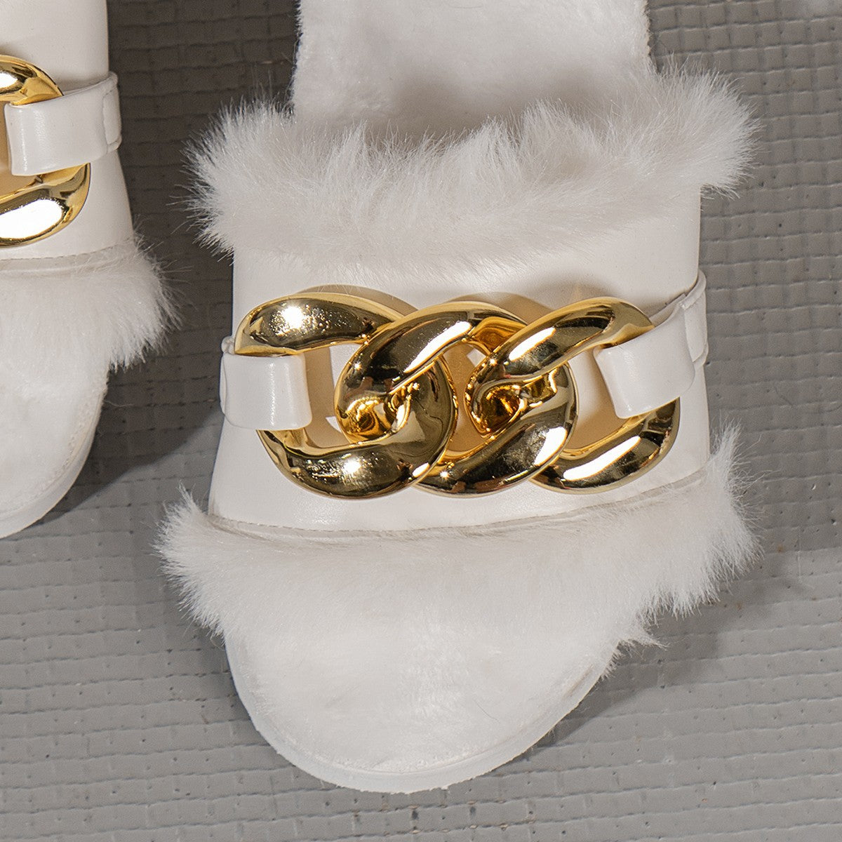 Damen Slides Sandalen Pelzbesatz Glitzerketten Modern