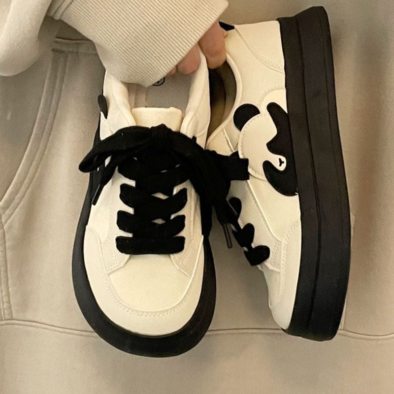 Damen Sneaker Mode Schuhe mit Auffälligem Design - BerlinGlamour
