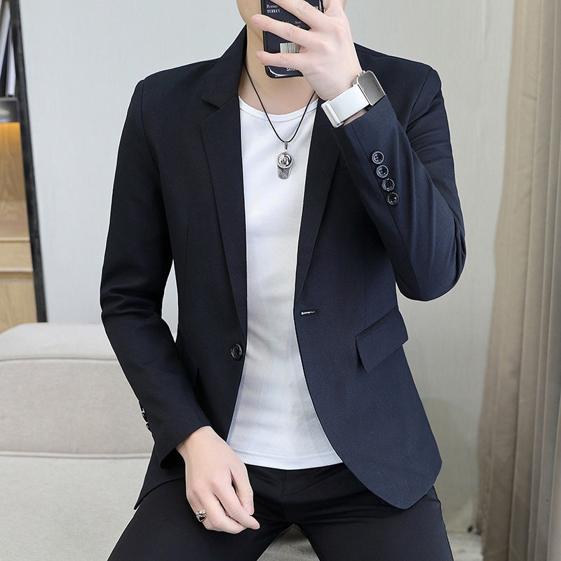 Moderne Blazer mit schmalem Schnitt und feinem Material, BerlinGlamour.