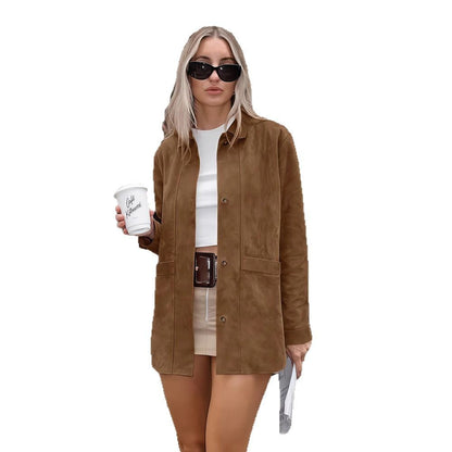 Damen-Wildlederjacke mit Praktischen Aufgesetzten Taschen und Elegantem Schnitt Berlin-Glamour.