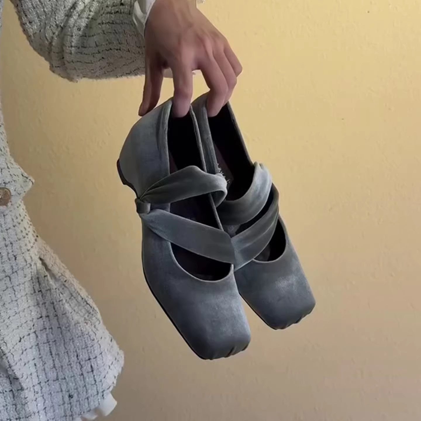 Damen Ballerinas Elegante Veloursleder Schuhe Mit Kreuzriemen - BerlinGlamour