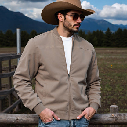 Moderne Outdoor-Beleuchtung für Damen mit praktischen und kontrastierenden Funktionen, elegante Designterle und hochwertigen Materialien.