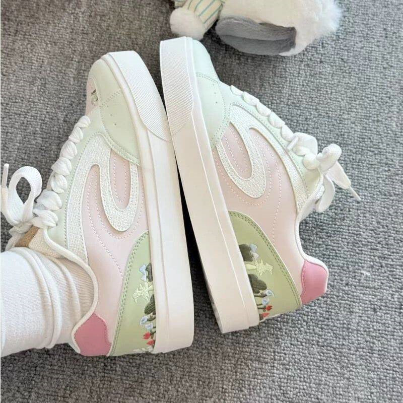 Damen Sneaker Floralmuster Dicksohle Mode - BerlinGlamour
