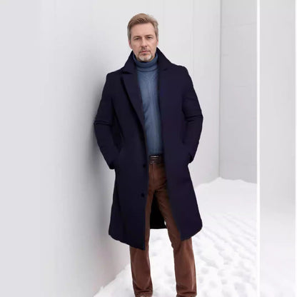 Für einen Online-Shop benötigen Sie einen eleganten Wollemantel mit klassischem Revers und praktischen Taschen. Der perfekte Titel wäre Eleganter Wollemantel mit klassischem Revers und praktischen