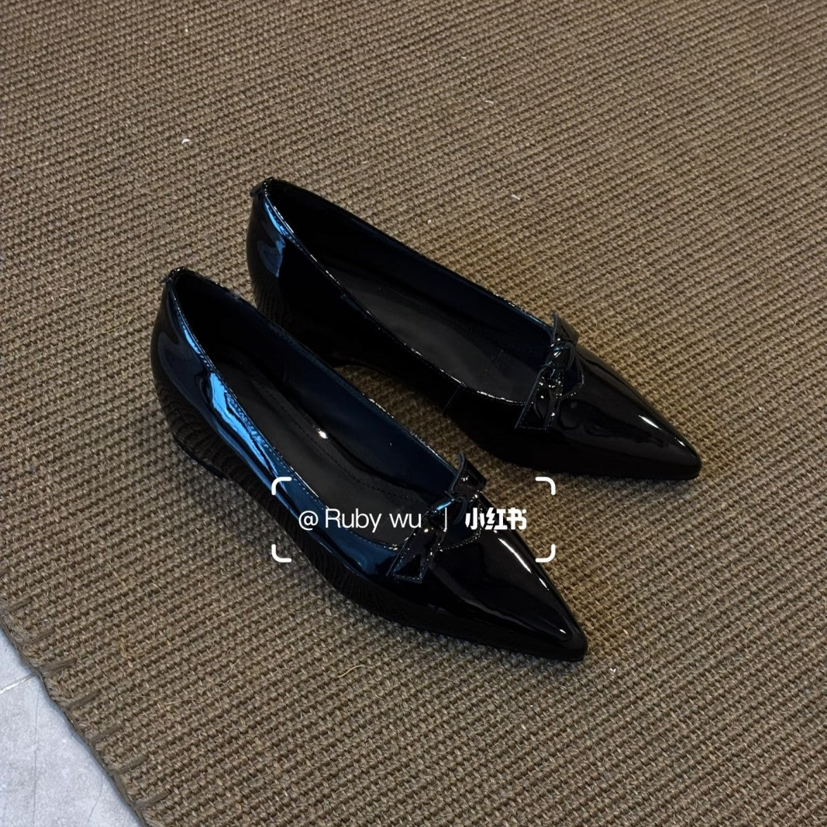 Damen Lack-Schuhe Elegante Schleife Schwarz