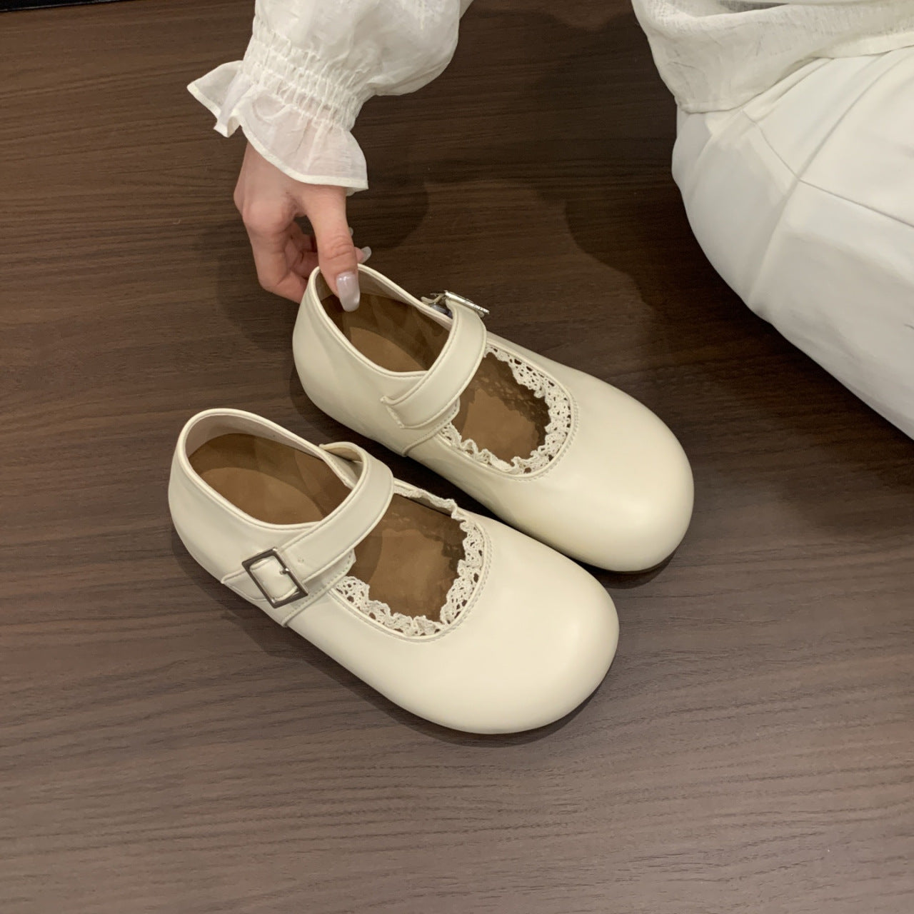 Elegante Damen Schuhe mit Schnalle Spitze und Dekoration