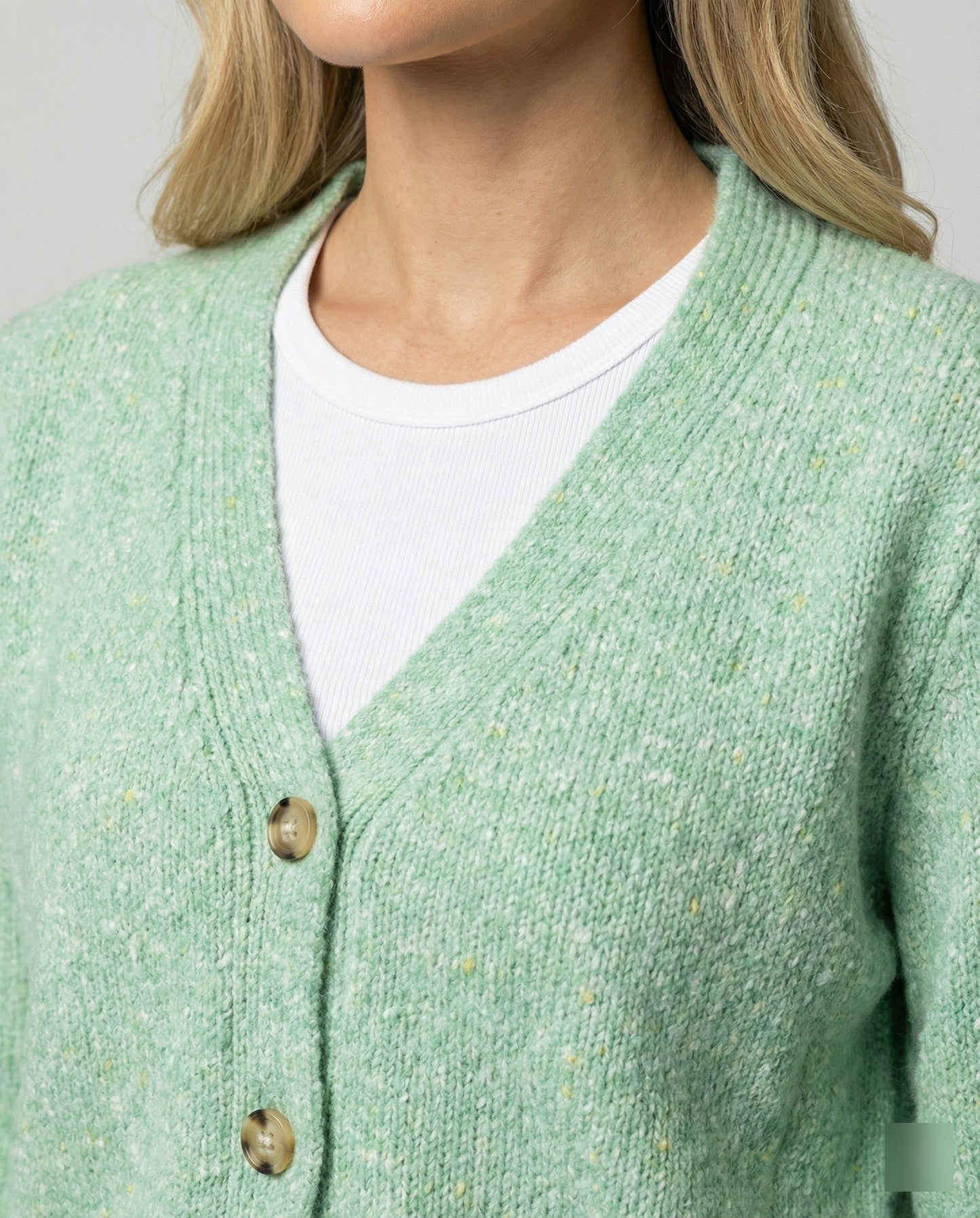 Damen Cardigan Hüftlang Feinstrick Melange mit Perlmuttknöpfen