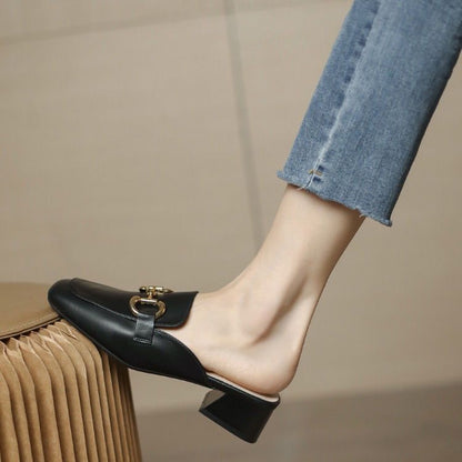 Damen Mules mit Blockabsatz Goldene Akzente Elegante Schuhe