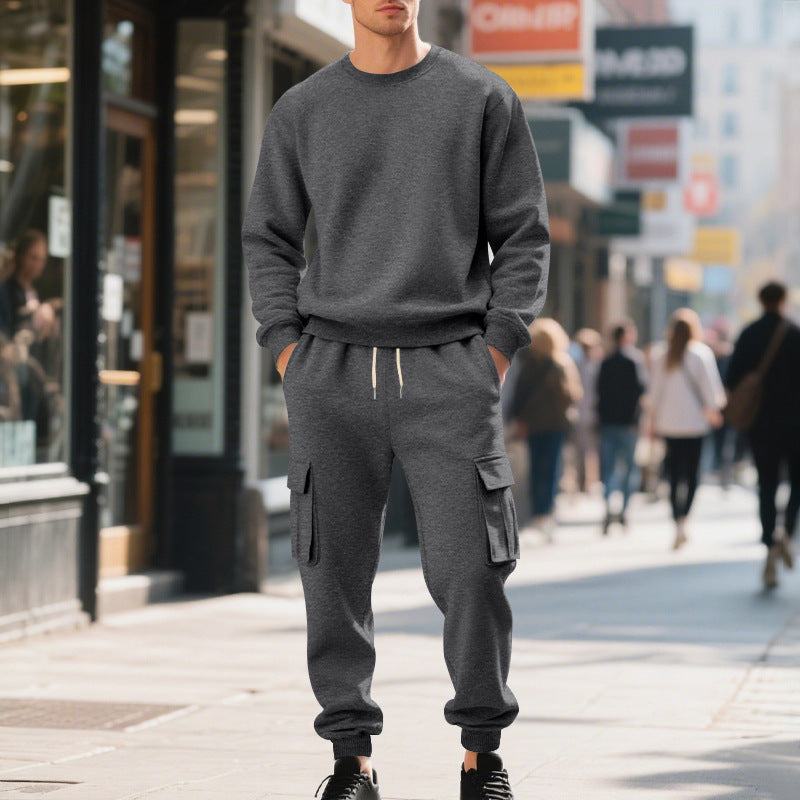 Berlin-Glamour Sweatshirt und Cargo-Hose Set: Moderne Streetwear-Kollektion für den stylischen Herrn. Entdecke die neuesten Trends und bleibe immer auf dem neuesten Stand.