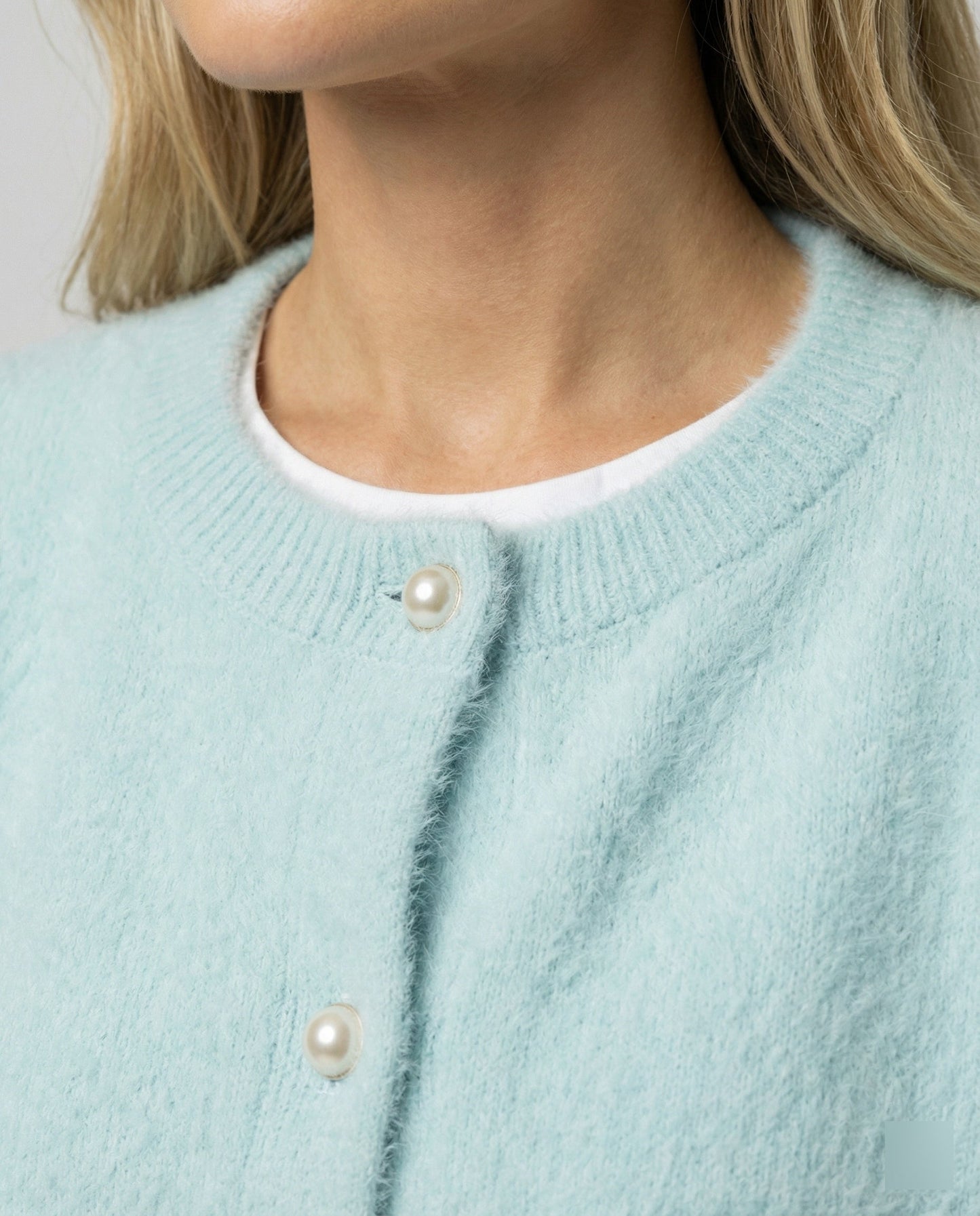 Damen Strickjacke Flauschig Angora Optik mit Perlenknöpfen