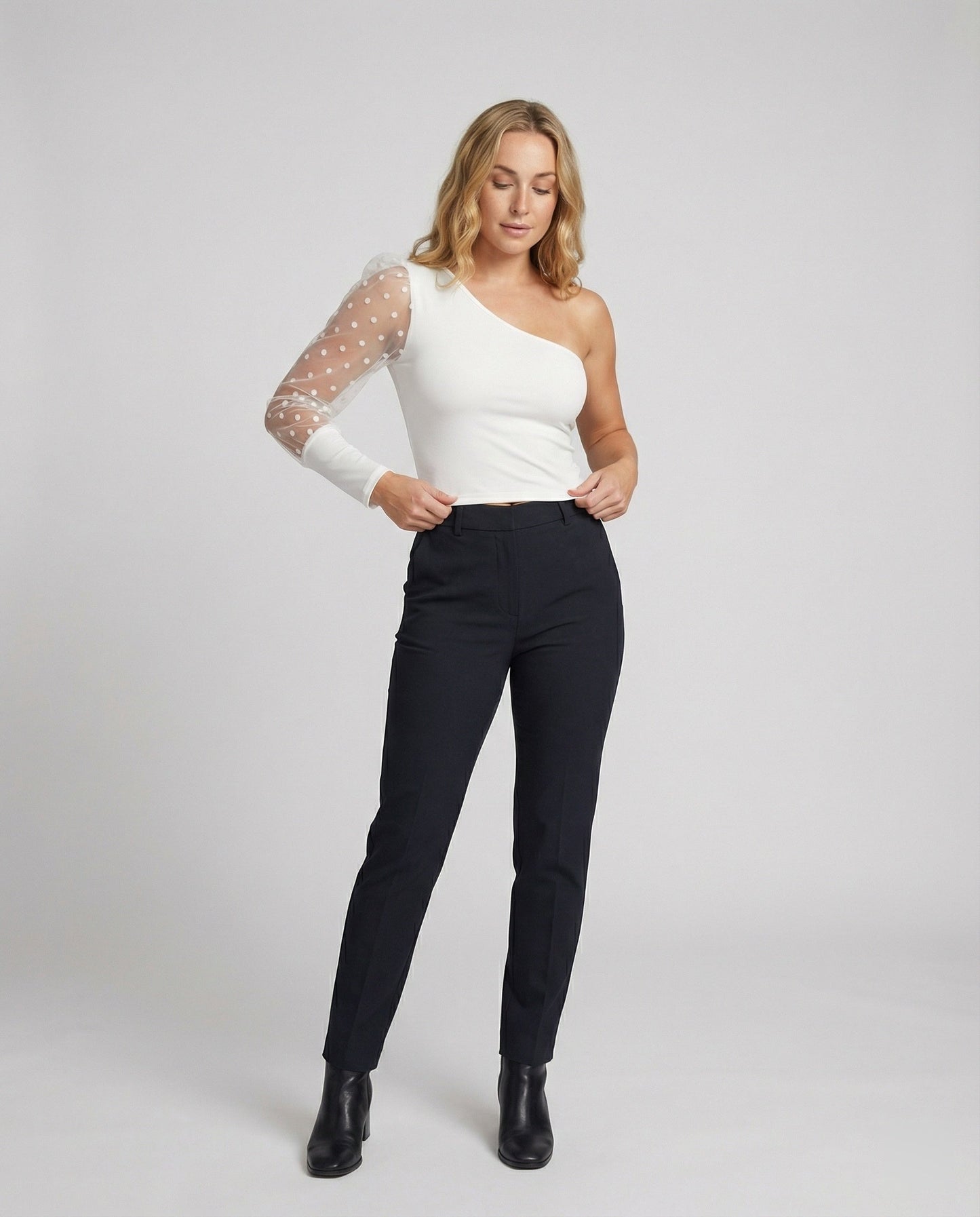 Elegantes Damen Bodysuit mit Asymmetrie und Puffärmel