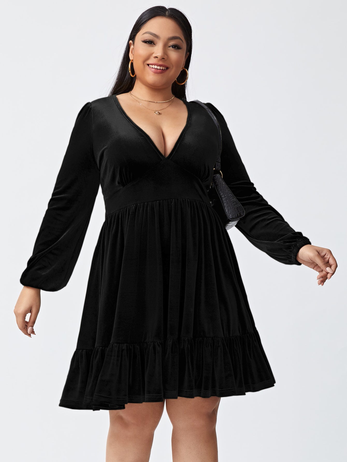 Sexy Samtkleid mit langen Ärmeln von BerlinGlamour