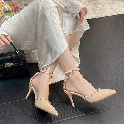 Damen Pumps High Heel mit Nieten und Riemen Elegant Schwarz - BerlinGlamour