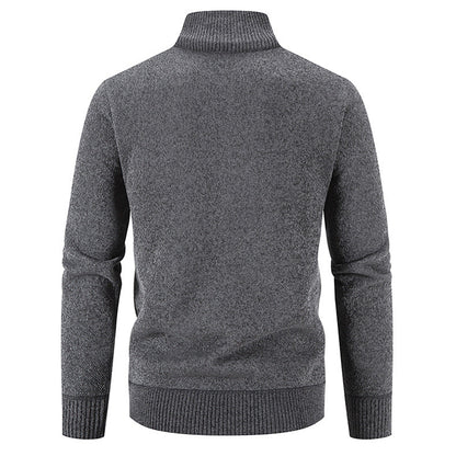 Elegante Strickjacke mit hohem Kragen und praktischen Reißverschlusstaschen BerlinGlamour.