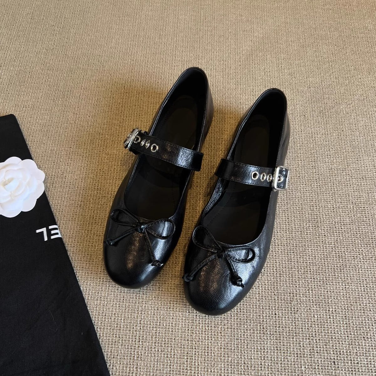 Damen Ballerinas Schleifen Detail Riemenverschluss Modern