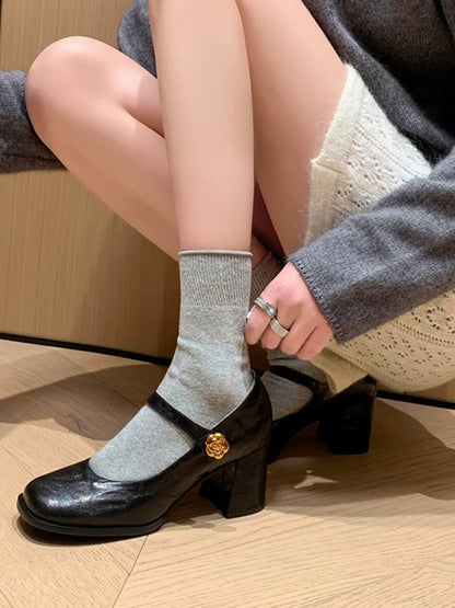 Damen Pumps mit Riemen und Blumen Dekoration Elegant