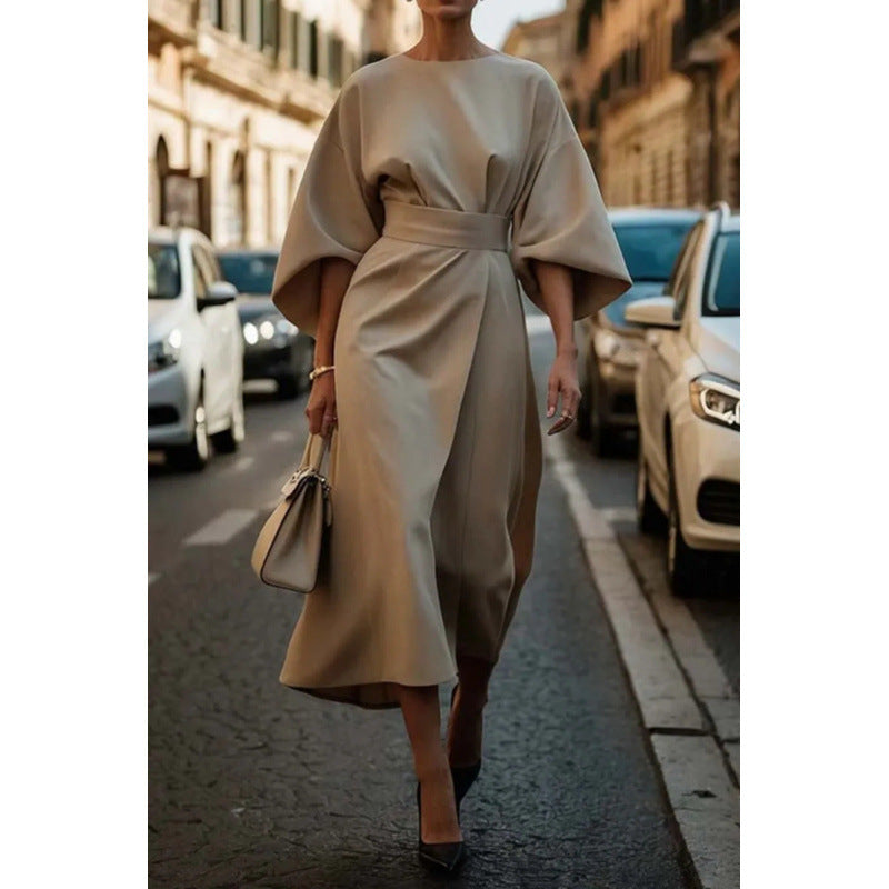 Fledermausärmeliges, lässiges Taillenkleid mit langem Rock von BerlinGlamour