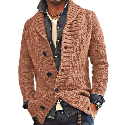 Herren Strickjacke mit modernem Zopfmuster und Knopfdetails BerlinGlamour.