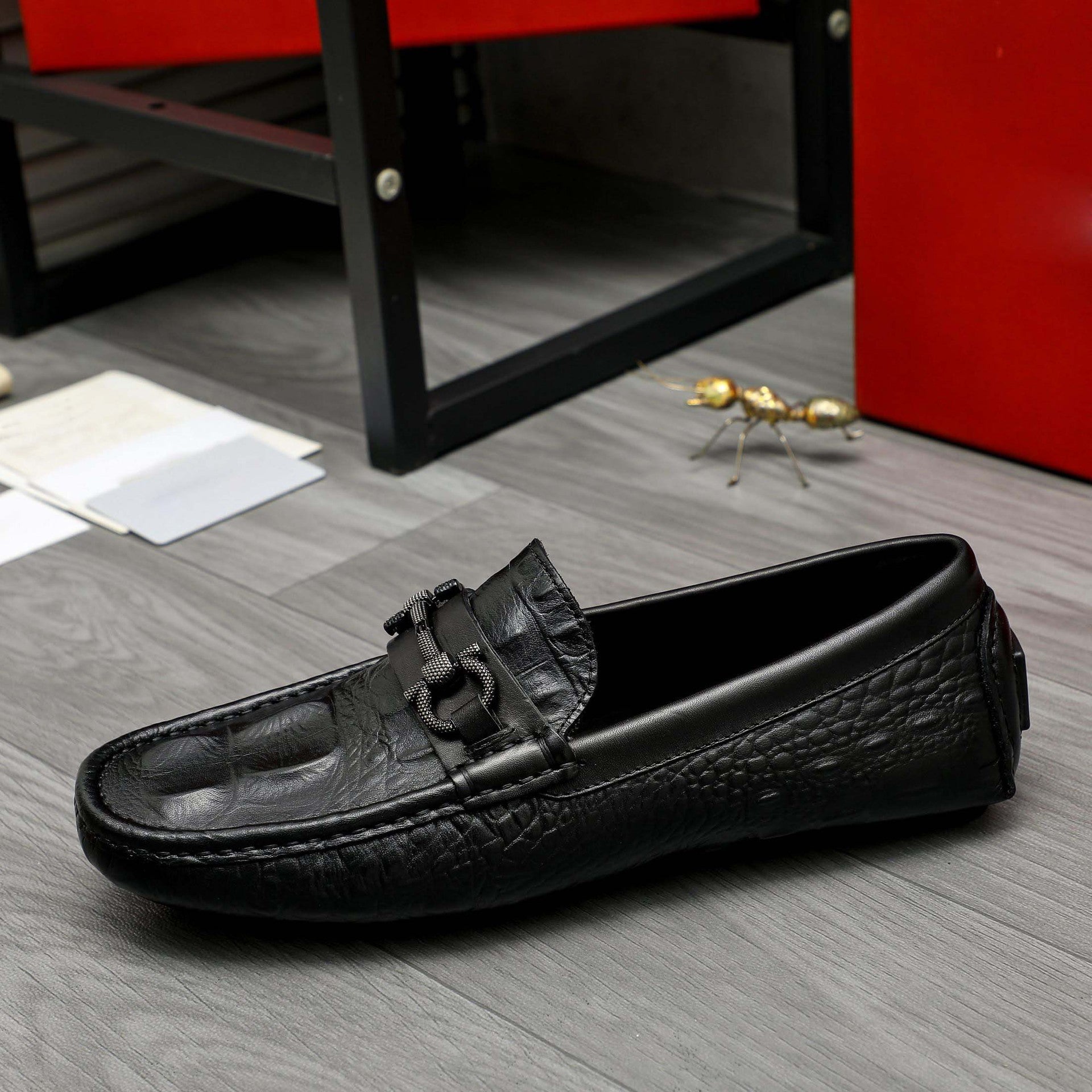 Damen Mokassins mit Ketten-Detail Elegant Schwarz - BerlinGlamour