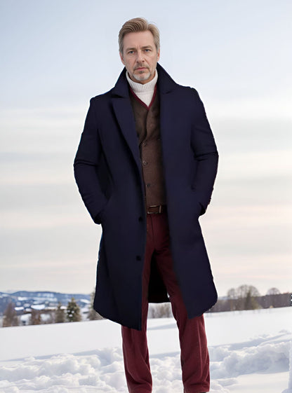 Für einen Online-Shop benötigen Sie einen eleganten Wollemantel mit klassischem Revers und praktischen Taschen. Der perfekte Titel wäre Eleganter Wollemantel mit klassischem Revers und praktischen