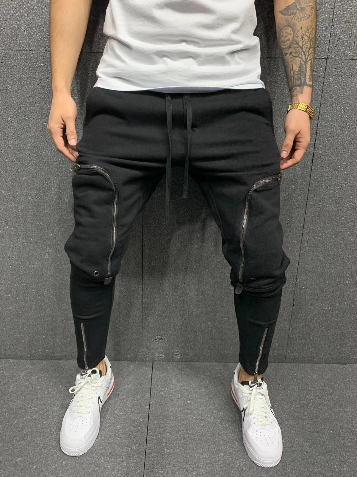 Moderner Herren Jogginghose mit Reißverschluss Detail