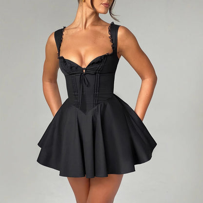 Kurzes Damenkleid mit Tiefem Ausschnitt und Rüschen