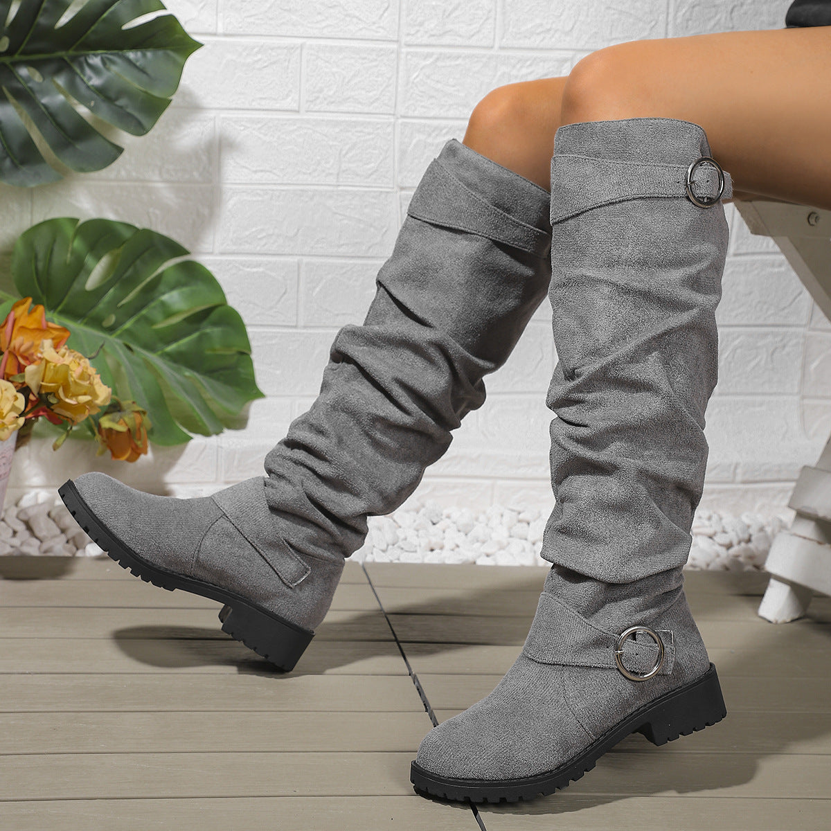 Damen Stiefel Hoch mit Rüschen Design und Riemen Schwarz