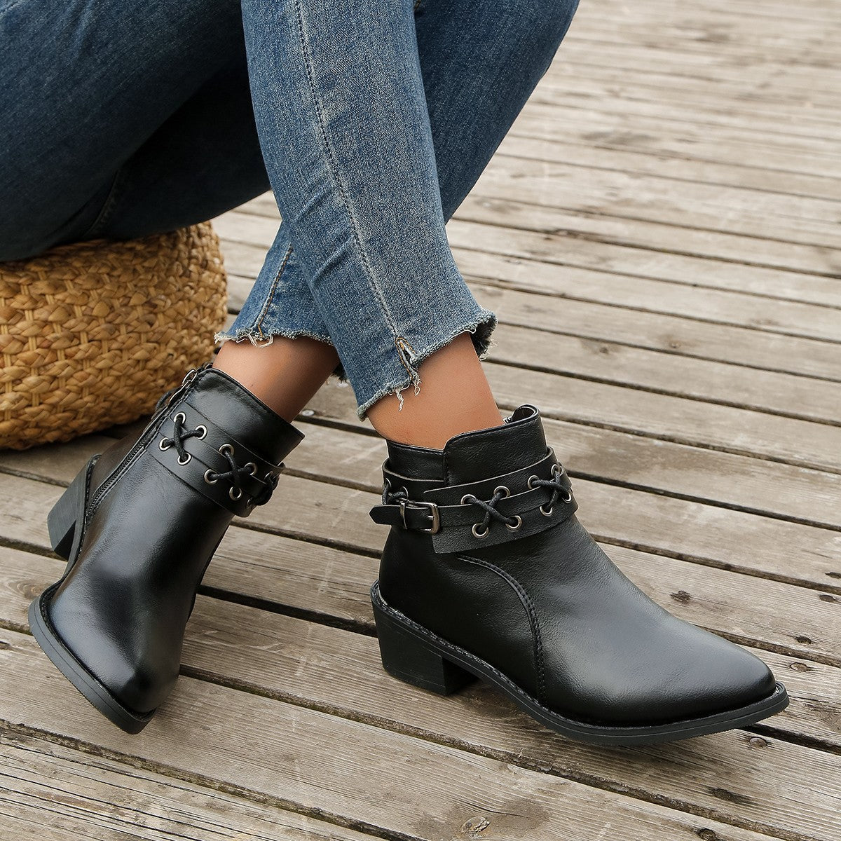 Damen Stiefeletten Schnür-Detail Modisch Schwarz - BerlinGlamour