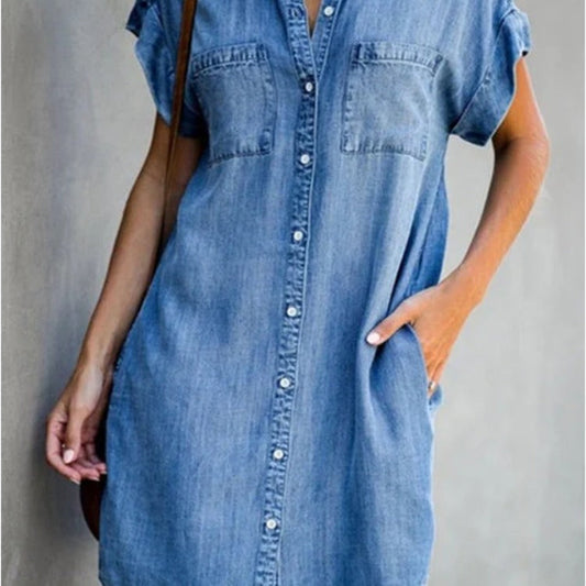 Damen Jeanskleid mit Taschen und Knöpfen Modern - BerlinGlamour