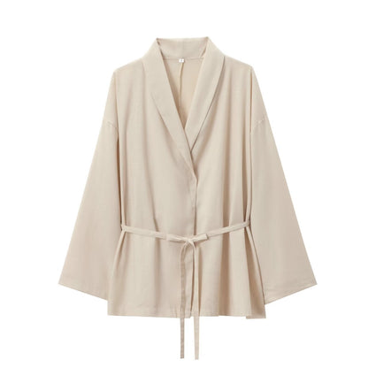 Elegantes Zweiteiler Set Modern mit Bindegürtel und weite Hose