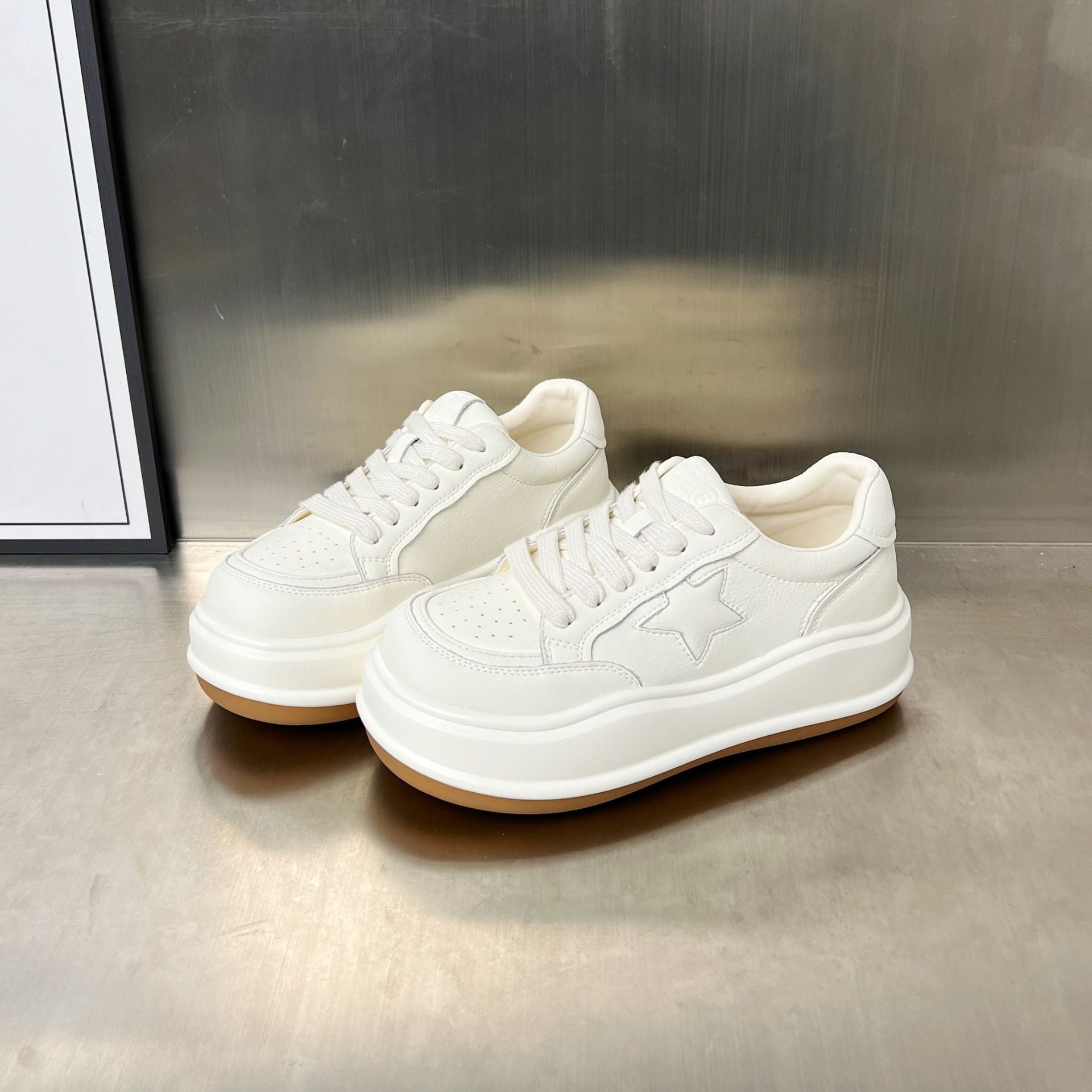 Damen Sneaker Sportlich mit Wedgesohle und Sternenmuster - BerlinGlamour