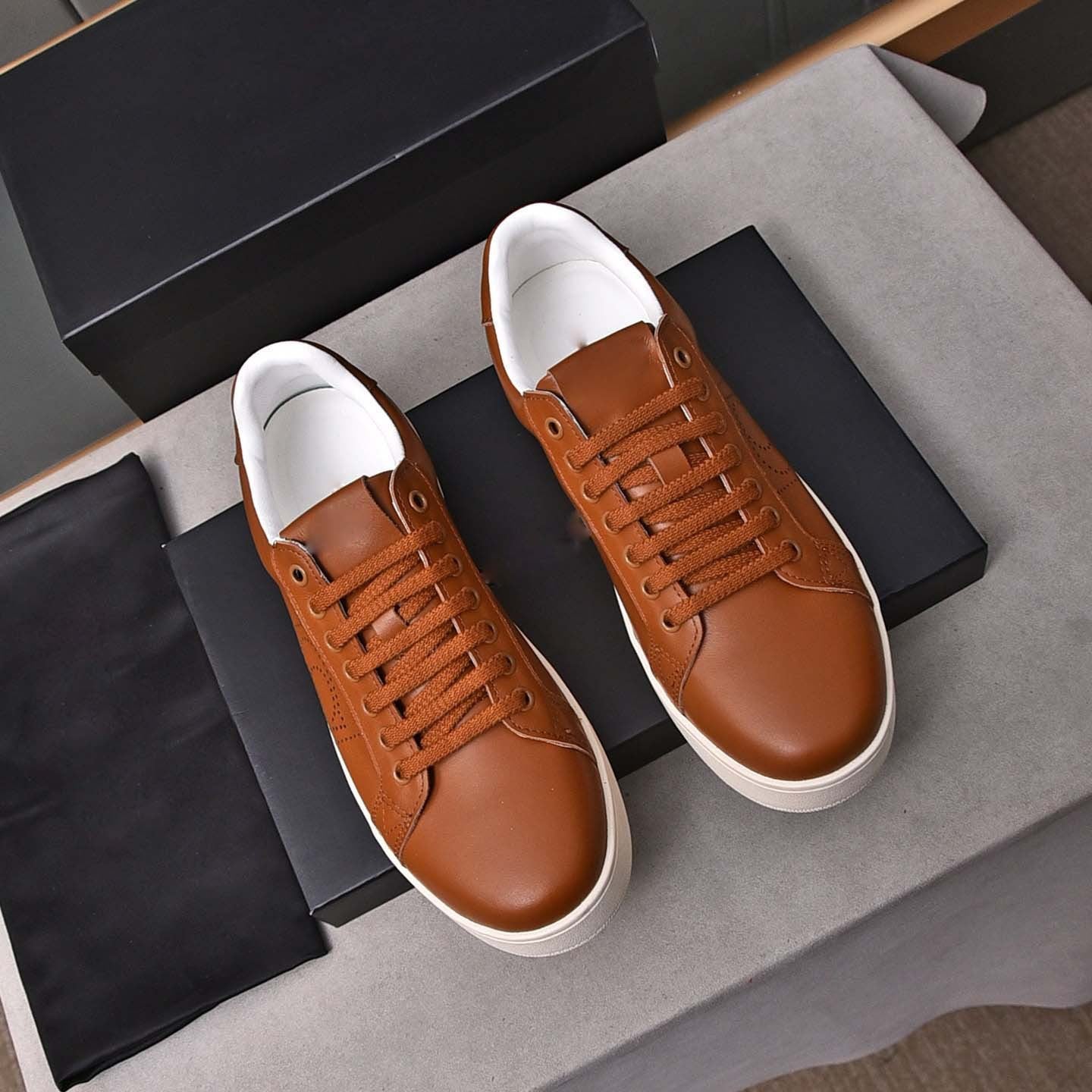 Damen Sneaker Leder Schwarz Atmungsaktiv Rutschfest - BerlinGlamour