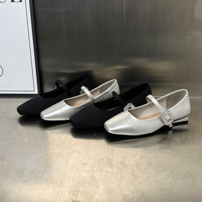 Damen Ballerinas Elegant mit Schmuckdetail und Riemen
