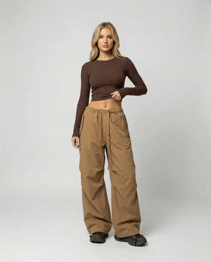 Weite Damen Streetwear-Hose Mit Kniefalten Und Tunnelzug
