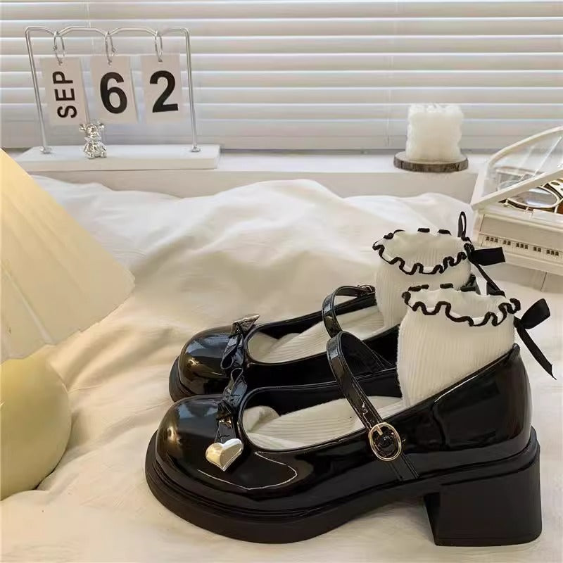 Damen Schuhe Mary Jane mit Herz und Rüschen