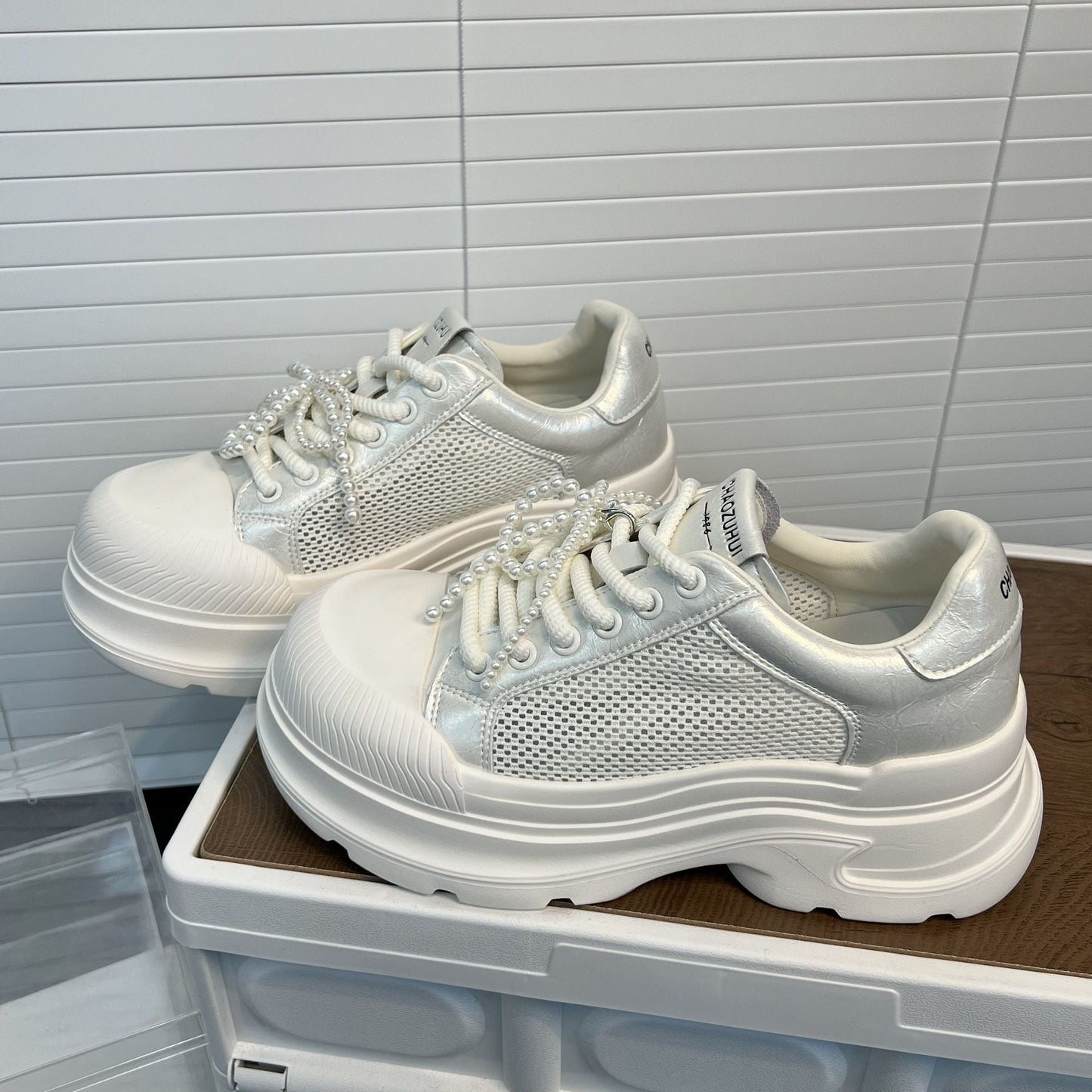 Damen Sneaker Sportlich Mesh Design Perlen Schnürsenkel