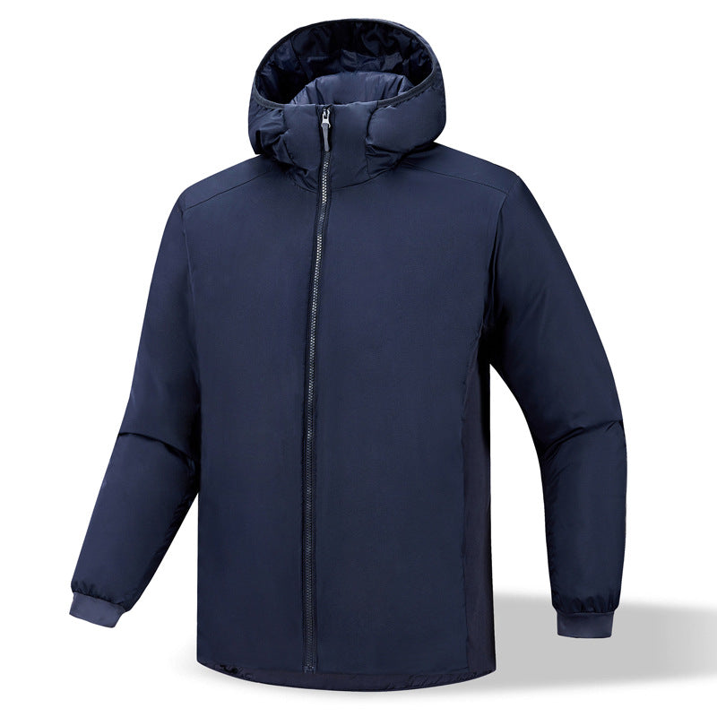 Moderne Berliner Übergangsjacke mit anpassbarer Kapuze und elastischen Ärmelbündchen.