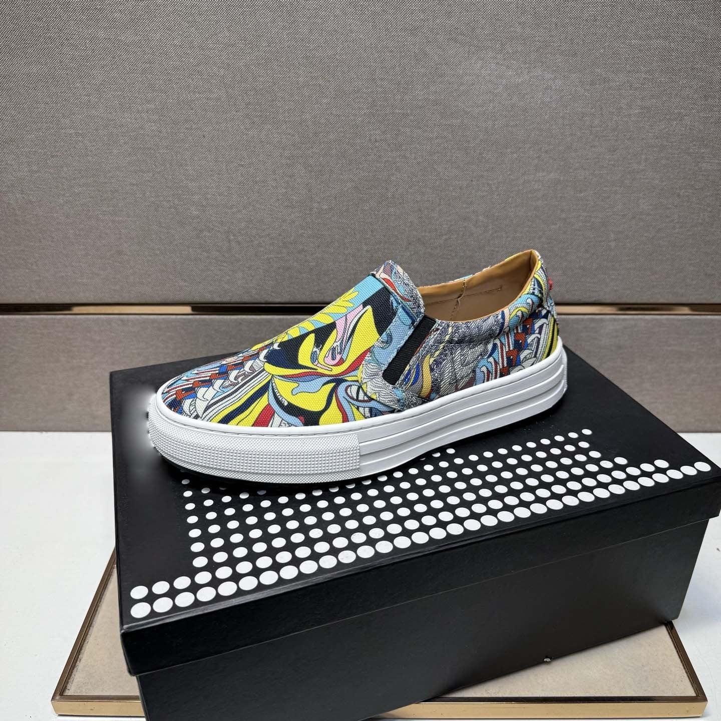 Damen Sneaker Slip-On mit buntem Grafik-Design