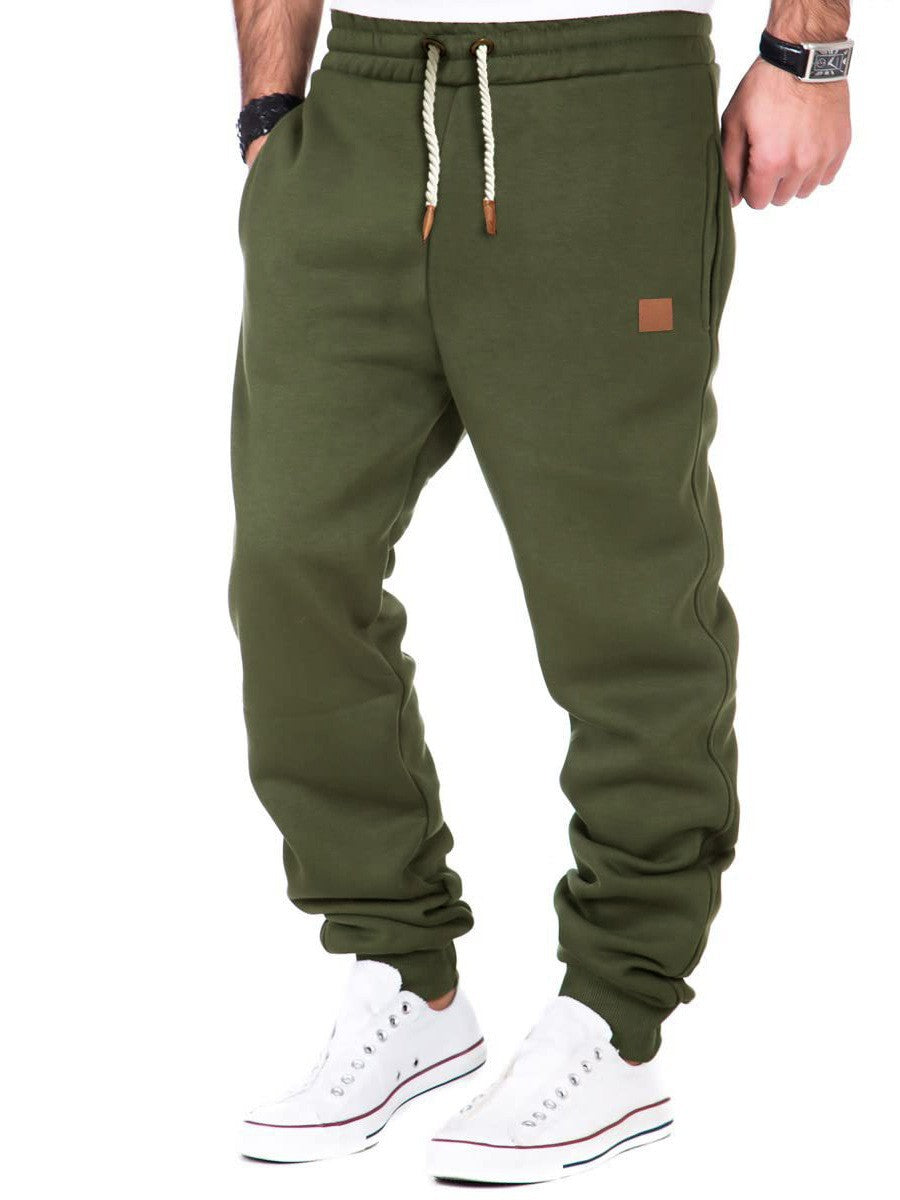 Herren bequeme Freizeit-Jogginghose mit elastischem Bund und praktischen Taschen BerlinGlamour. 
Her ist ein Stil, der die Herren bequemt, elastisch und praktisch macht